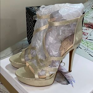 Jessica Simpson plataforma sandals